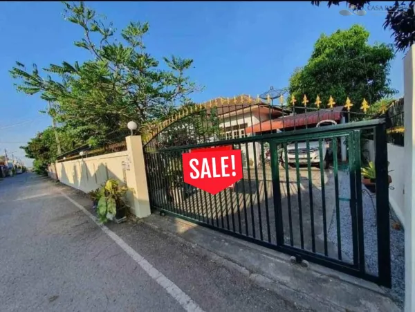 Spacious 1.5-Storey Detached House for Sale in Takhian Tia