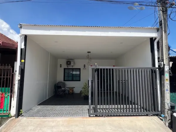 Urgent Sale! Newly Renovated Townhouse in Soi Khao Noi