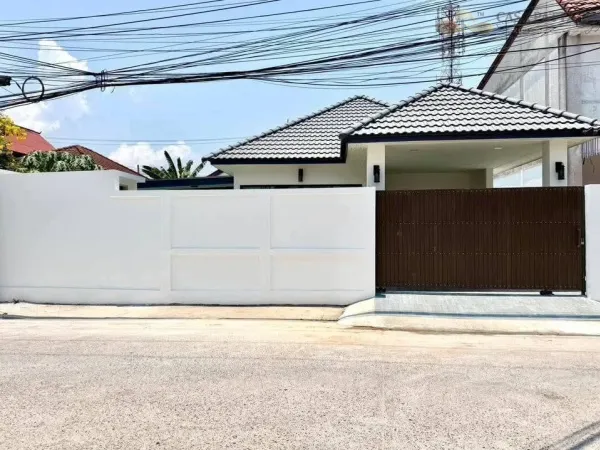 Newly Renovated Pool Villa for Sale - Pattaya Rungreaung Village