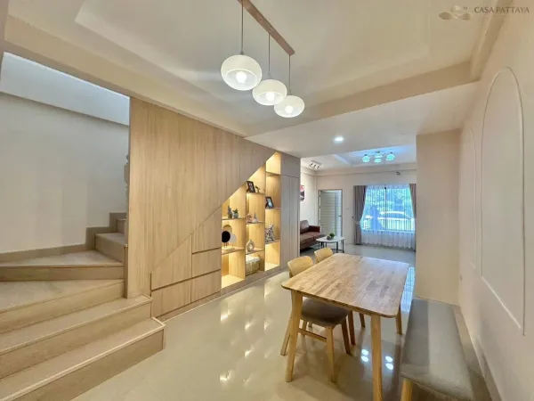 Like New! Luxury Renovated Townhome @ Park Village