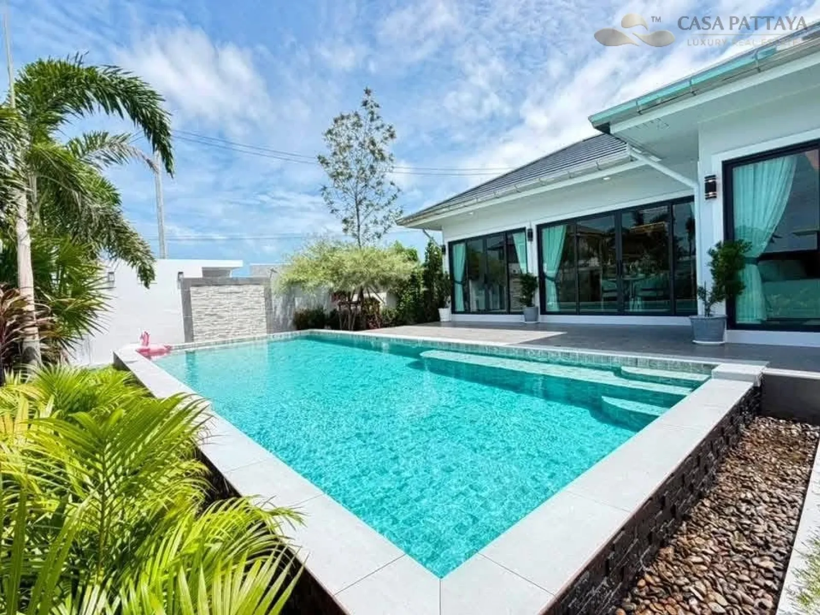 Luxury Pool Villa for Sale in Prime Huay Yai Location Luxury Pool Villa for Sale in Prime Huay Yai Location