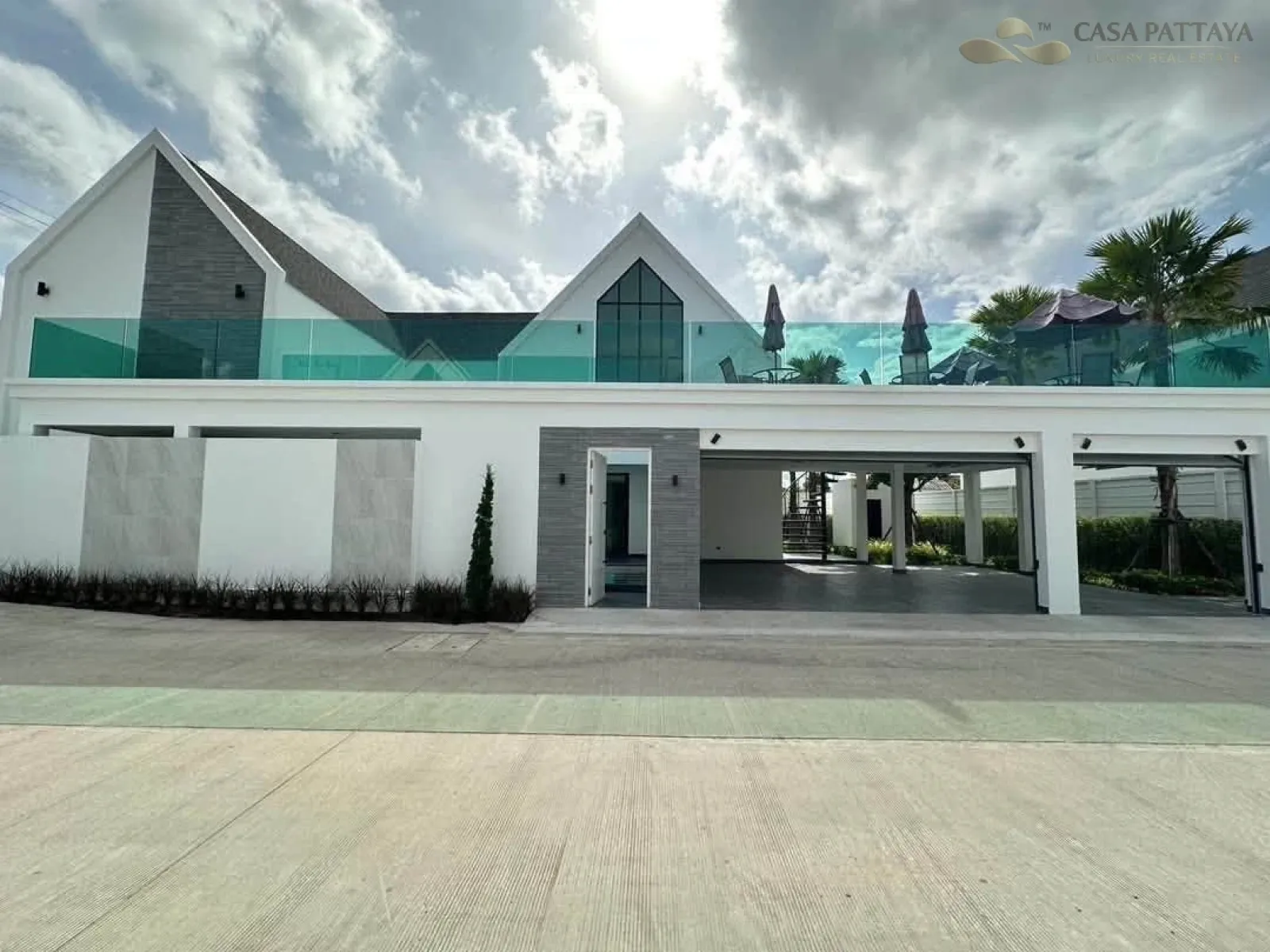 Hot Deal! Sell Down Payment 3.8M THB for Luxury Pool Villa at Larelana Villa Pattaya Hot Deal! Sell Down Payment 3.8M THB for Luxury Pool Villa at Larelana Villa Pattaya