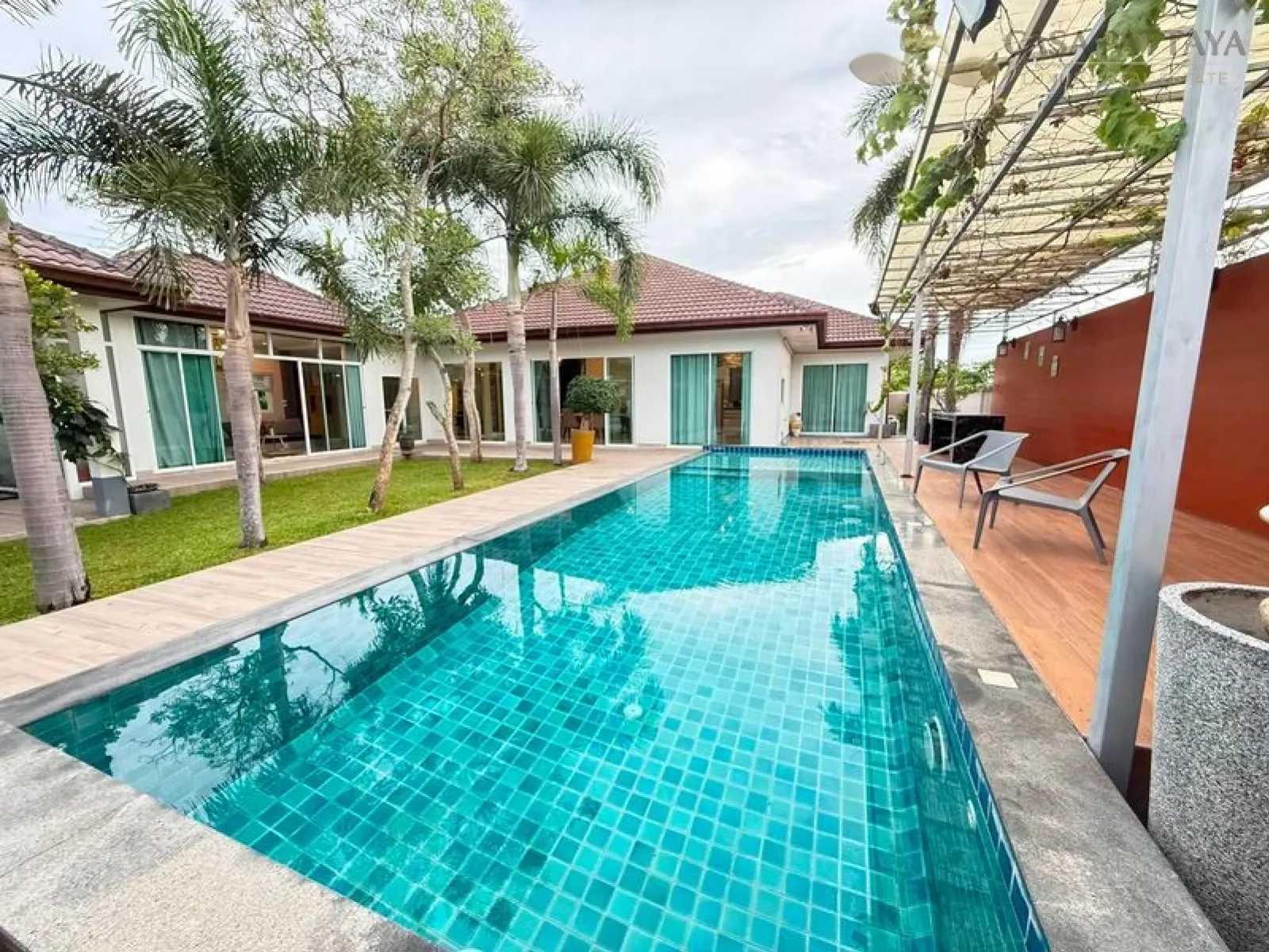 Stunning 5-Bedroom Pool Villa for Sale in Huay Yai Stunning 5-Bedroom Pool Villa for Sale in Huay Yai