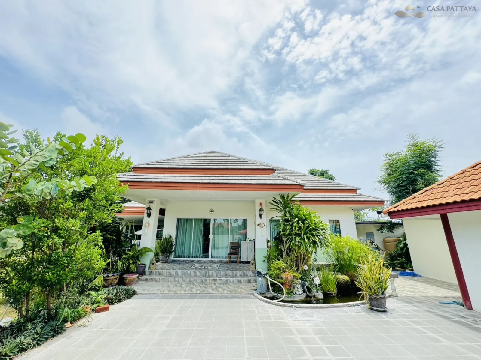Detached House with Land for Sale in Bang Saray Detached House with Land for Sale in Bang Saray