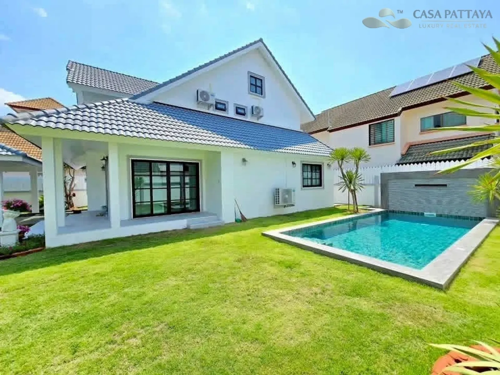 Luxury Pool Villa for Sale in Pattaya (Thung Klom - Tan Man) Luxury Pool Villa for Sale in Pattaya (Thung Klom - Tan Man)