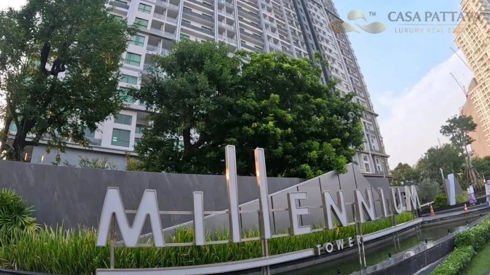 ขายด่วน คอนโดหรู Arcadia Millennium Tower ขายด่วน คอนโดหรู Arcadia Millennium Tower