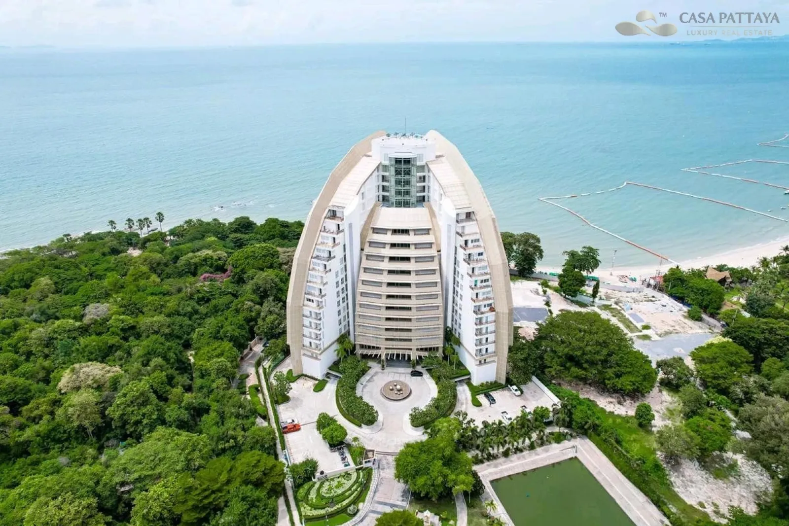 สัมผัสชีวิตเหนือระดับริมหาด! ให้เช่า The Cove Pattaya
