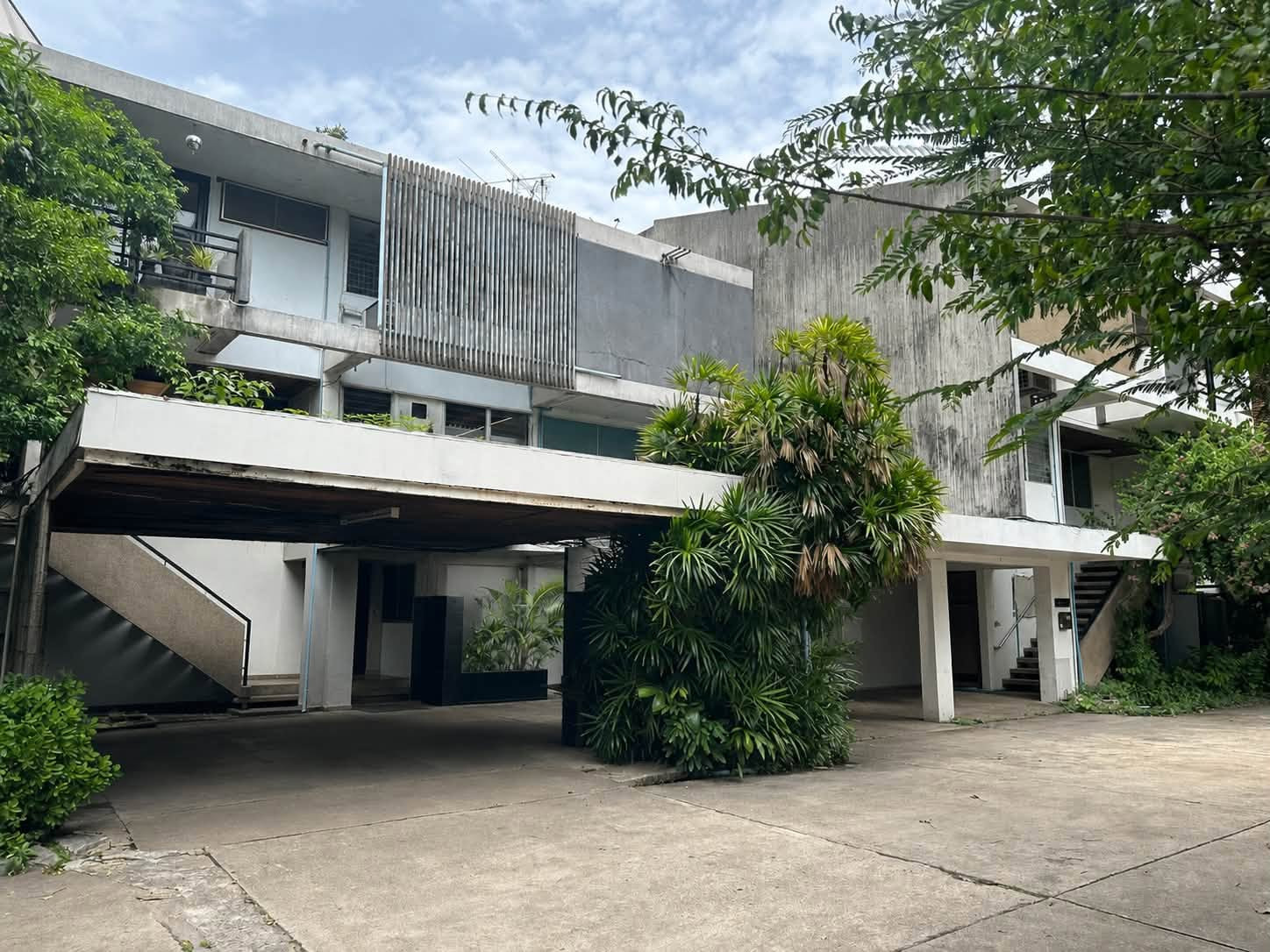 Private Garden view Duplex Home Office ใจกลางอารีย์ Private Garden view Duplex Home Office ใจกลางอารีย์