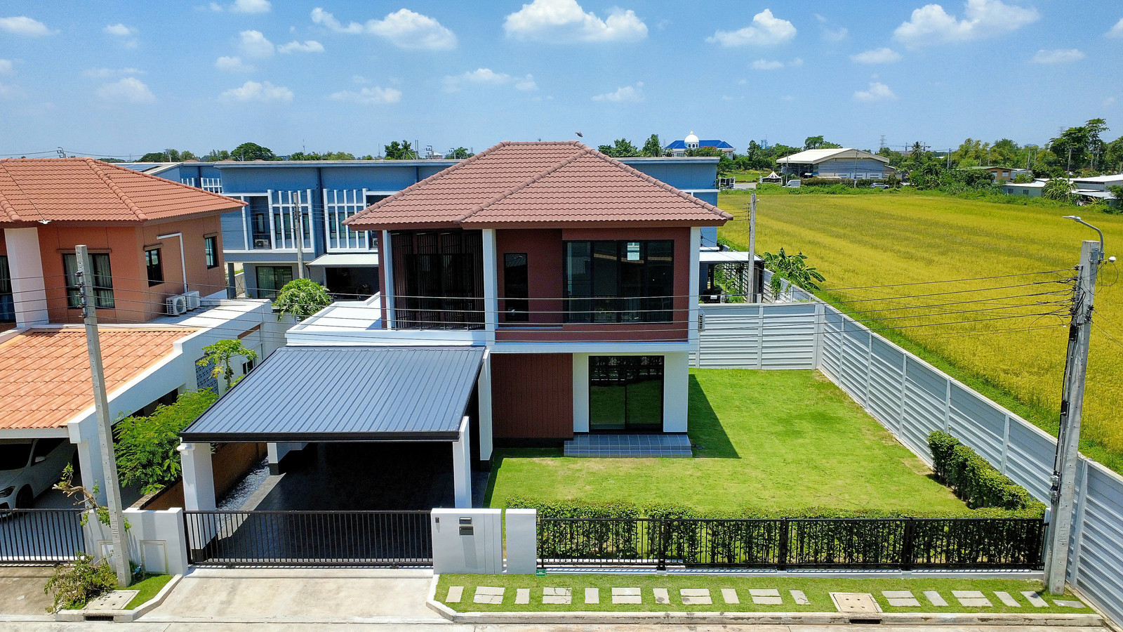 บ้านเดี่ยวแปลงมุม รีโนเวทใหม่ ต่อเติมครบ ถ.หทัยราษฎร์ ใกล้ทางด่วนจตุโชติ 5 ห้องนอน ที่ดิน 85.5 ตรว. 