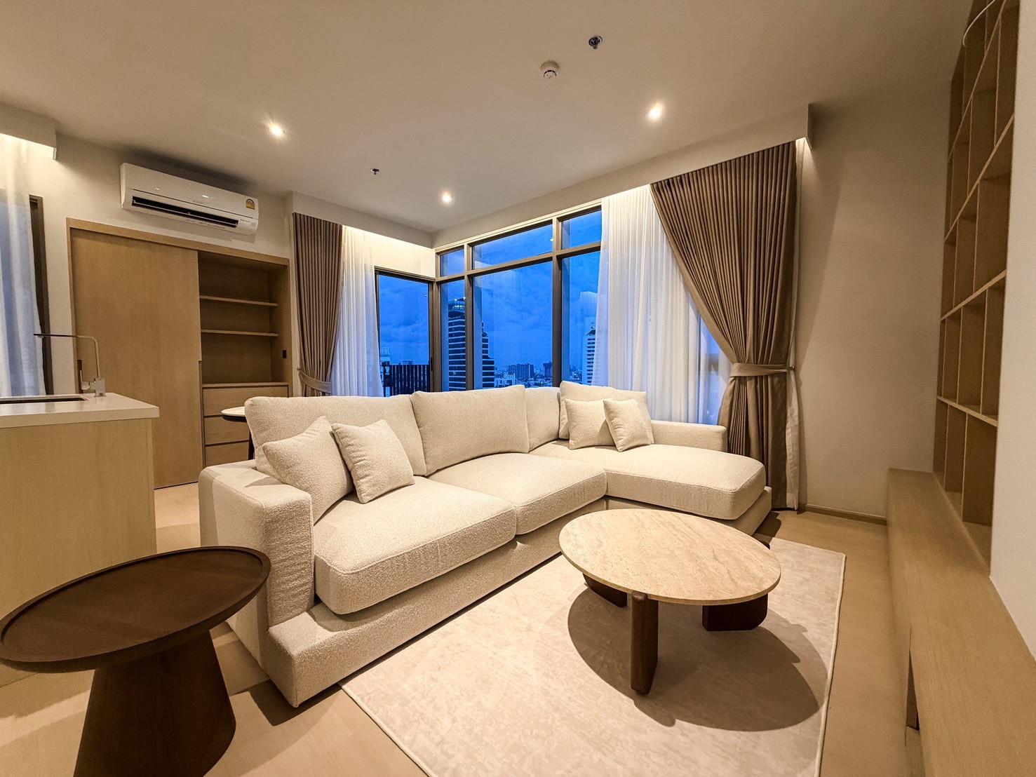 2 bed 2bath ตำแหน่งสวย ชั้นสูง ห้องแต่งครบ เหมือนใหม่ สนใจติดต่อ 088-2389494 2 bed 2bath ตำแหน่งสวย ชั้นสูง ห้องแต่งครบ เหมือนใหม่ สนใจติดต่อ 088-2389494