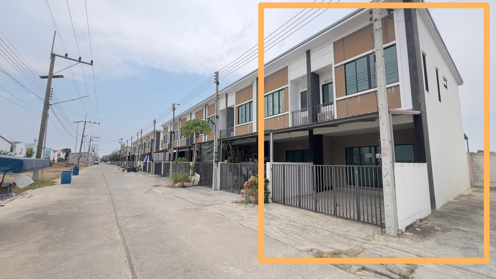 2-story townhouse for sale on the edge of Rangsit-Nakhon Nayok Khlong 8. 2-story townhouse for sale on the edge of Rangsit-Nakhon Nayok Khlong 8.
