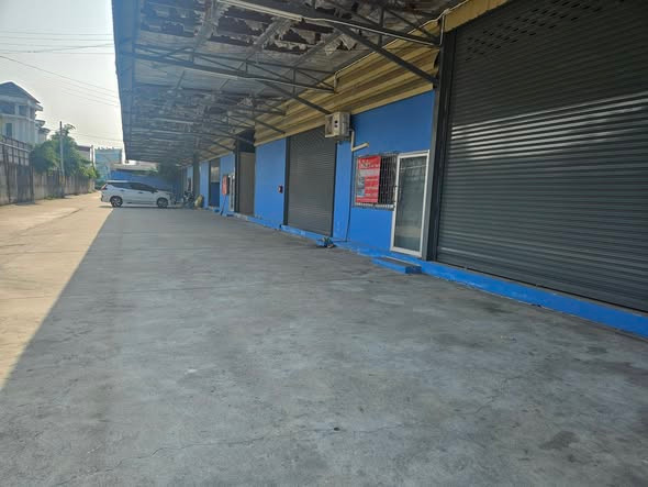 Warehouse with office for rent, potential location 📍 Soi Phetkasem 81 (Bang Bon 5), convenient travel, connected to many routes. Warehouse with office for rent, potential location 📍 Soi Phetkasem 81 (Bang Bon 5), convenient travel, connected to many routes.