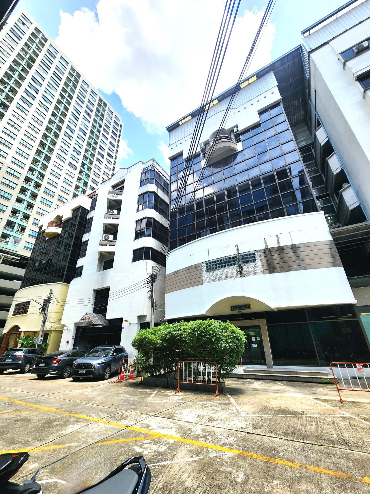 6-story office for sale, usable area 825 sq m., land size 57.40 sq m., Ratchadaphisek Road, Tha Phra, property location is near The Mall Tha Phra. And close to BTS Talat Phlu, BTS Lak Song, convenient travel. – รูปที่ 2
