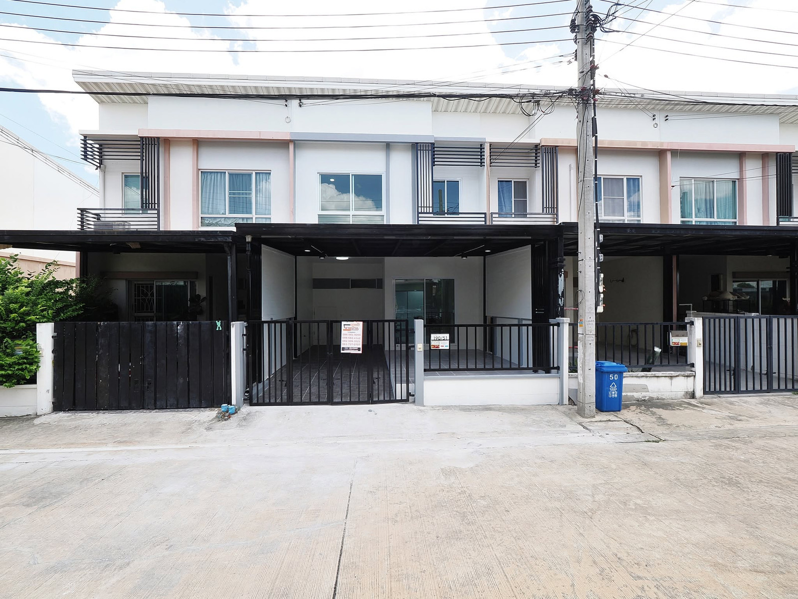 ขายราคาพิเศษ ทาวน์เฮ้าส์ 2 ชั้น ม.พลีโน่ 20.4 ตร.ว. 3 ห้องนอน 2 ห้องน้ำ ทำเลต้นโครงการ บ้านหน้ากว้าง ฟังชั่นบ้านดีเยี่ยม พร้อมเฟอร์ รีโนเวทใหม่ทั้งหลัง พรีเมี่ยม เข้าอยู่ได้ทันที [รัตนาธิเบศร์-ชัยพฤกษ์]