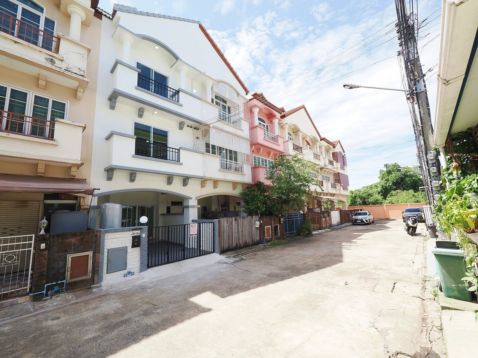Special price for sale, 3.5-story townhouse, Saranon Village, size 18 sq m, 4 bedrooms, 3 bathrooms, very beautiful house, excellent home functions. Whole house renovated, complete with furniture, very good location, move in immediately. [Tiwanon-Pak Kret – รูปที่ 3