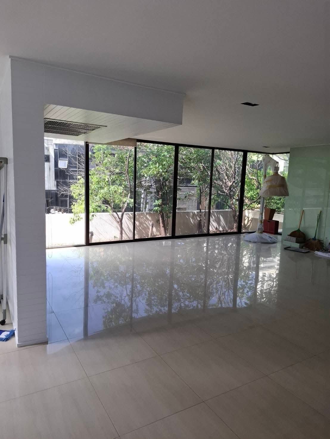 For sale ✨Supalai Place Sukhumvit 39✨3 beds 3 baths, Size 365 sqm., near BTS / MRT Phromphong (1.6 km) Tel.0982645161 For sale ✨Supalai Place Sukhumvit 39✨3 beds 3 baths, Size 365 sqm., near BTS / MRT Phromphong (1.6 km) Tel.0982645161