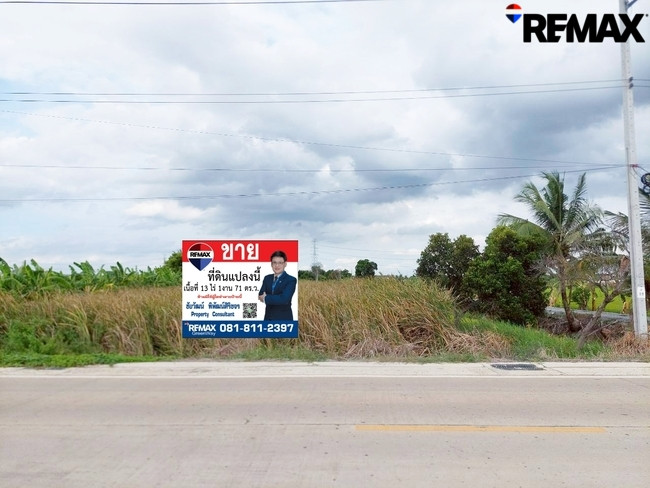 Vacant land for sale, 13 rai 1 ngan 71 sq m, purple layout, Sai Noi District, Nonthaburi Province, beautiful plot next to the road on 2 sides, very good price. Vacant land for sale, 13 rai 1 ngan 71 sq m, purple layout, Sai Noi District, Nonthaburi Province, beautiful plot next to the road on 2 sides, very good price.