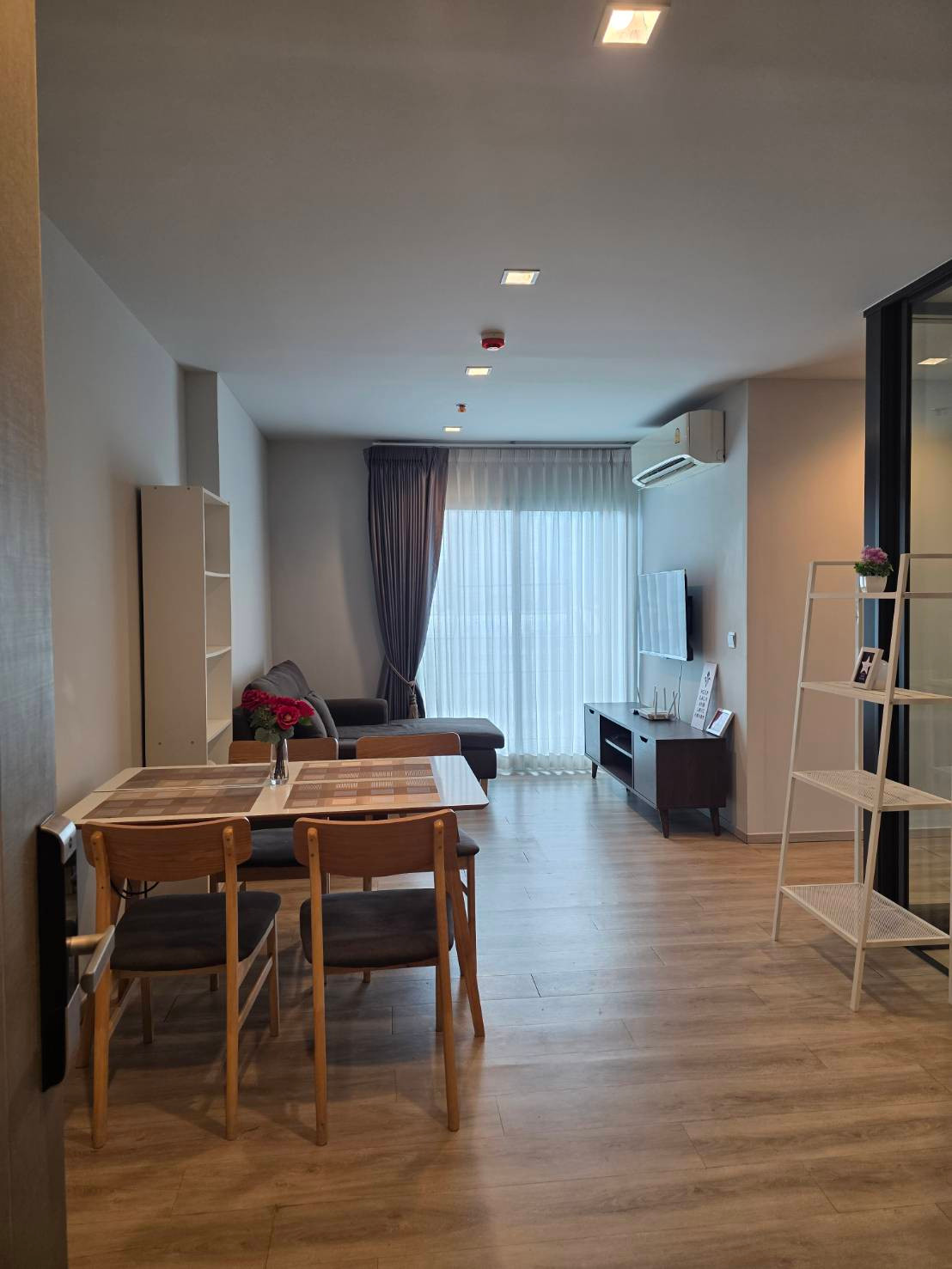 (ขาย)(Sale)(买)(Negotiate) Life Asoke Rama 9 - Beautiful 2-Bed 2-Bath Unit , High Floor & Unblocked View! (ขาย)(Sale)(买)(Negotiate) Life Asoke Rama 9 - Beautiful 2-Bed 2-Bath Unit , High Floor & Unblocked View!
