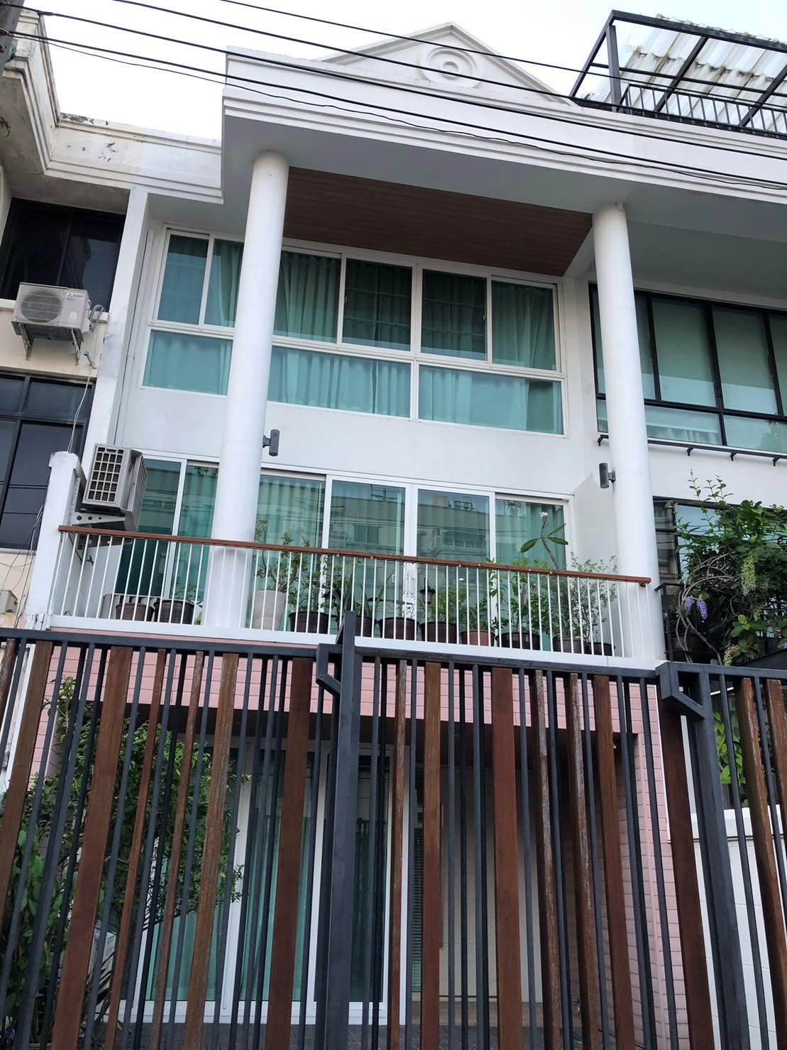 For rent: Modern style townhouse 2 bedrooms Ari area newly decorated fully furnished.
