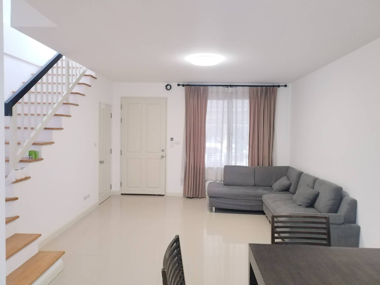 Town Plus On Nut - Lat Krabang for sale, 3-story townhome, good location, next to the main road. Town Plus On Nut - Lat Krabang for sale, 3-story townhome, good location, next to the main road.