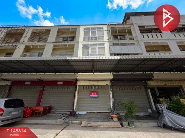 Urgent sale, 3 and a half storey commercial building, Supalak Village, Panich Home 2, Lam Luk Ka-Khlong 7, Pathum Thani.