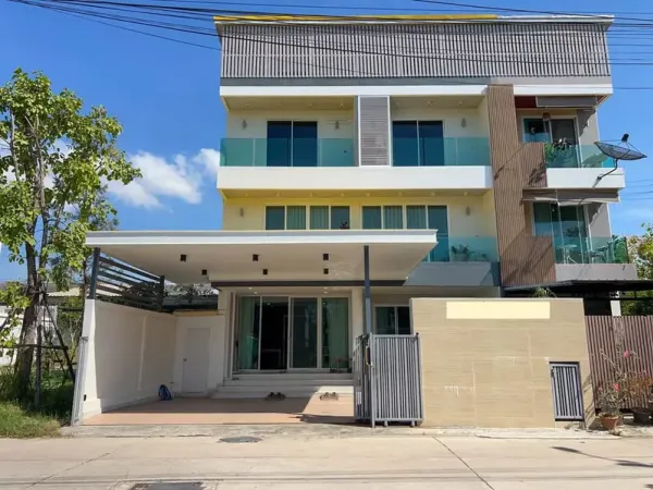 3-storey townhouse for sale in South Pattaya