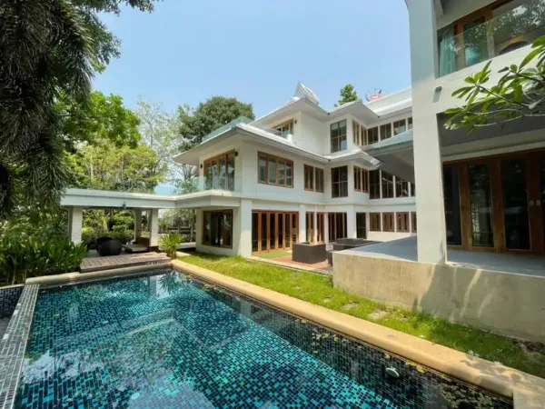 Luxury Beachfront House for Sale / Rent – North Pattaya