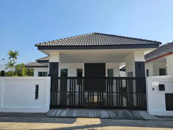 Corner Detached House with Private Pool for Sale in Garden View 2