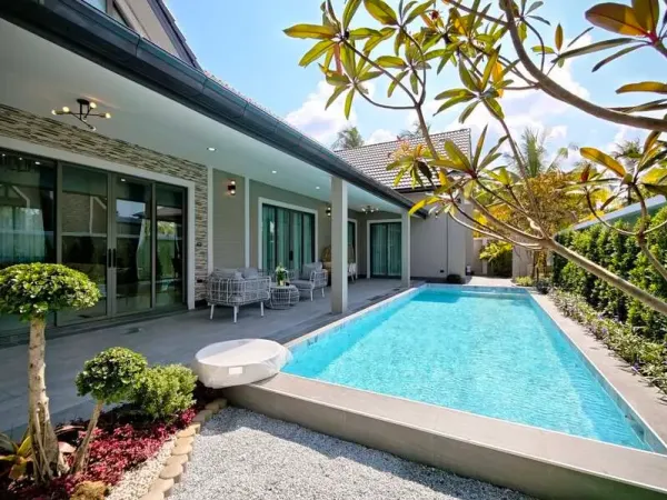 Luxury Single-Storey Pool Villa for Sale at Mabprachan Lake