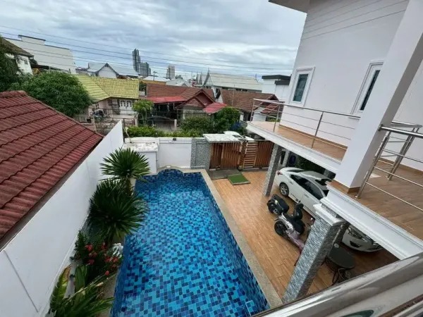 2-Storey House with Large Living Area – Suksabai