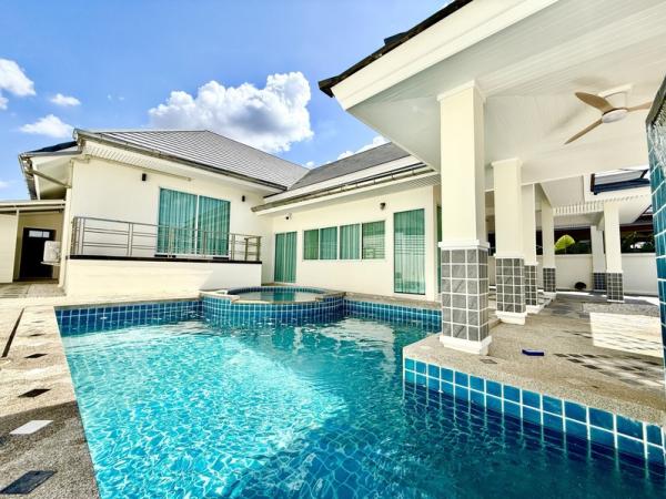 Modern Pool Villa with Private Pool & Garden – Huay Yai
