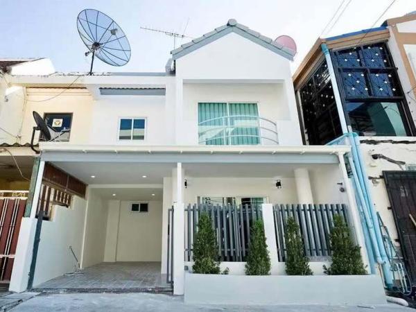 Townhouse for Sale: Newly Renovated  (1 km from Jomtien Beach)