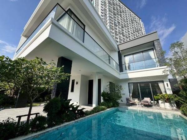 Luxury 2-Storey Pool Villa for Sale in South Pattaya