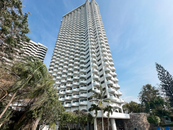 Luxury Beachfront VIP Condochain Najomtien