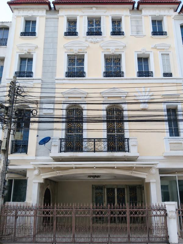 ขายทาวน์เฮ้าส์/ทาวน์โฮม  บ้านกลางเมือง มอนติ - คาร์โล ลาดยาว เขต จตุจักร กรุงเทพ CX-165694