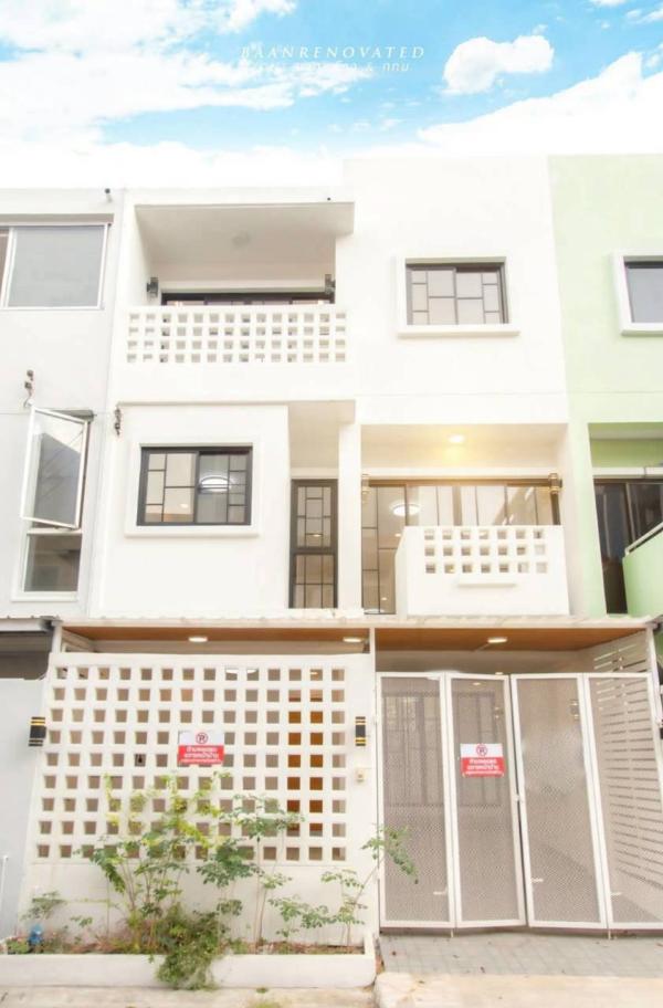 For Sale Townhouse/Townhome  , Private Villa , nice view , high floor , wide frontage , newly renovated , Khlong Kum , Bung Kum , Bangkok , CX-164443