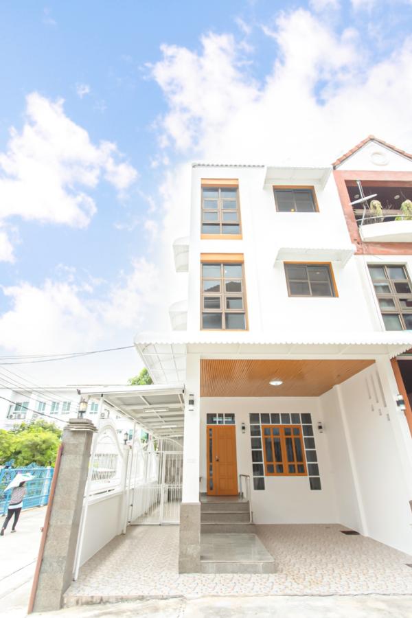 ขายทาวน์เฮ้าส์ 3.5 ชั้น โชคชัย 4 แยก 92 ลาดพร้าว เขต ลาดพร้าว กรุงเทพ CX-164360