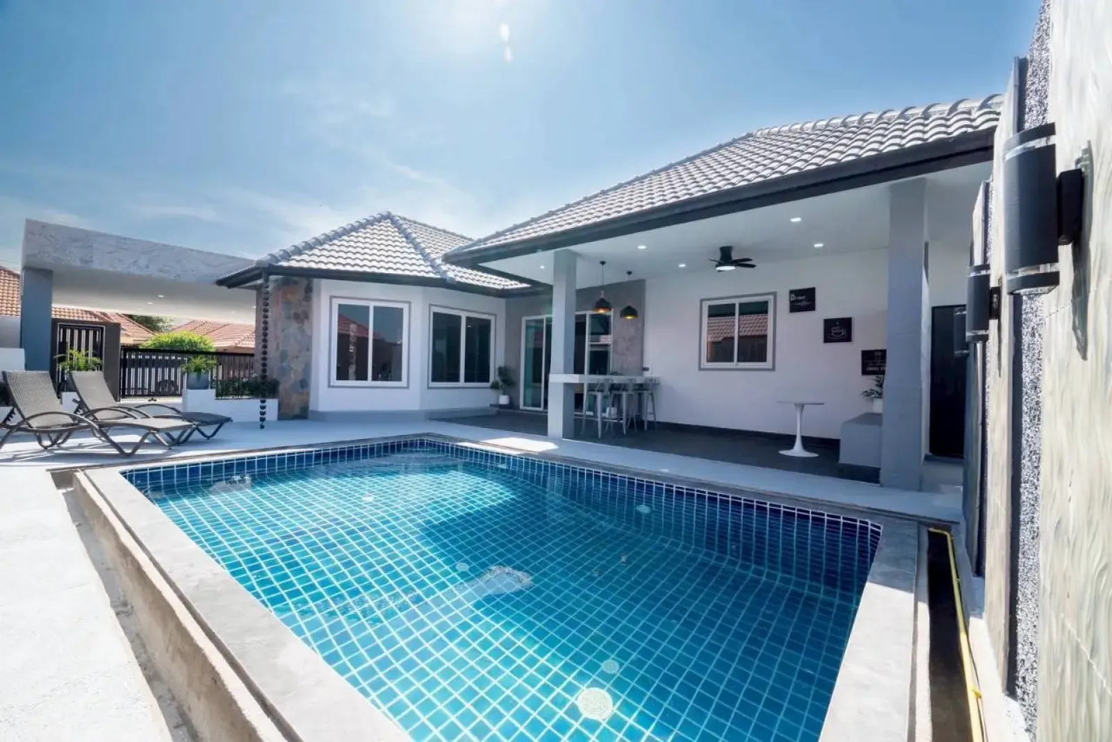 Modern Luxury Pool Villa for Sale at Pattaya Hill 2