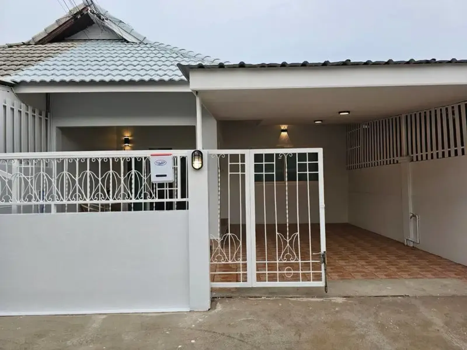 ขายบ้านเดี่ยวรีโนเวทใหม่ โครงการหมู่บ้านรวิพร 2 ซอยเขาน้อย พัทยา