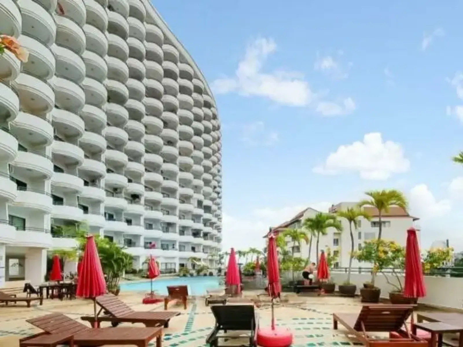 Hot Deal! Star Beach Condotel (Pratumnak Soi 4)