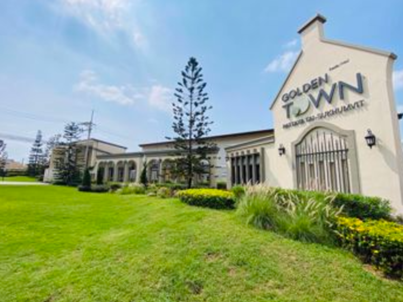 Modern Townhouse for Sale in Golden Town Pattaya Modern Townhouse for Sale in Golden Town Pattaya