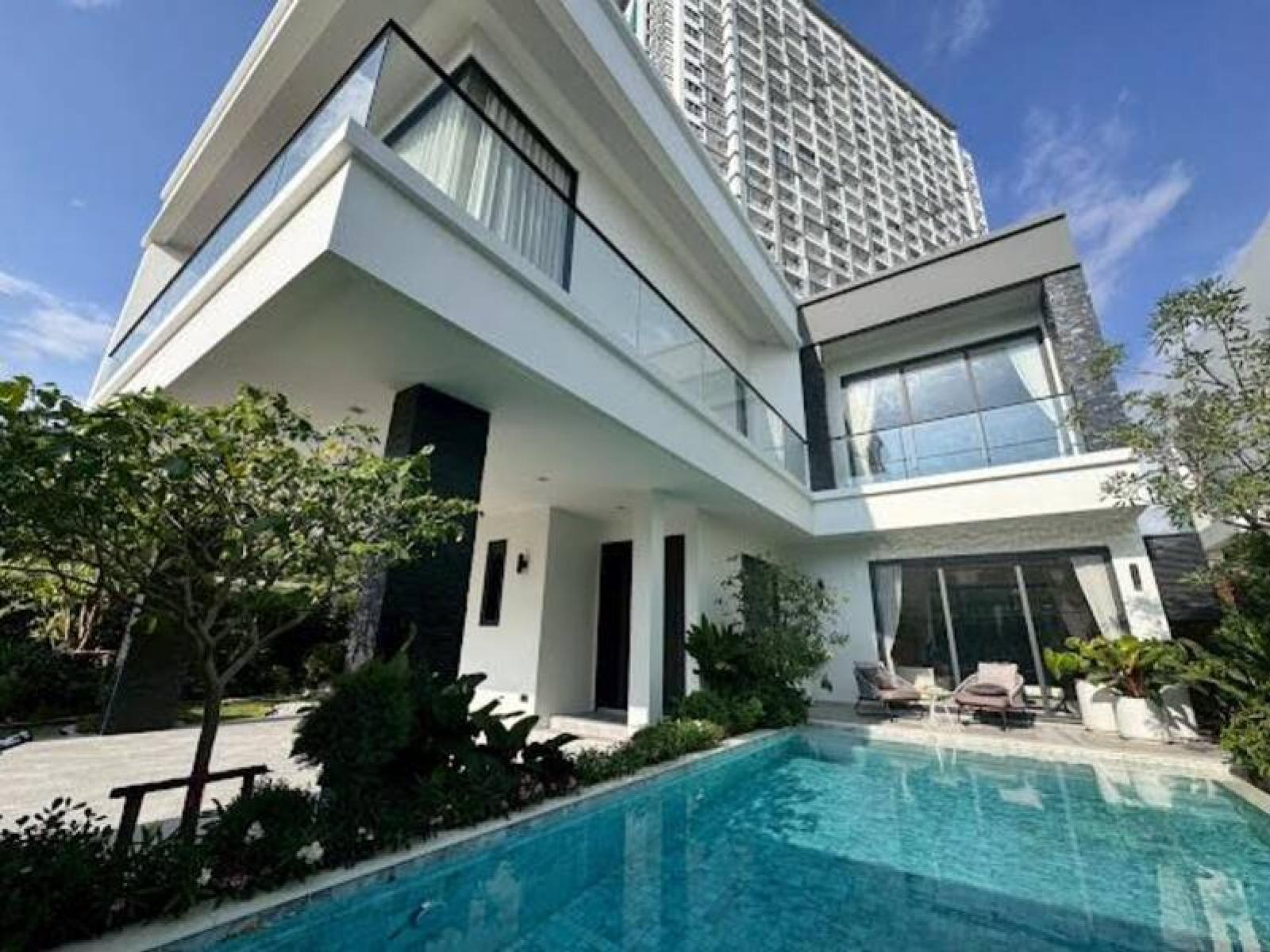 Luxury 2-Storey Pool Villa for Sale in South Pattaya Luxury 2-Storey Pool Villa for Sale in South Pattaya