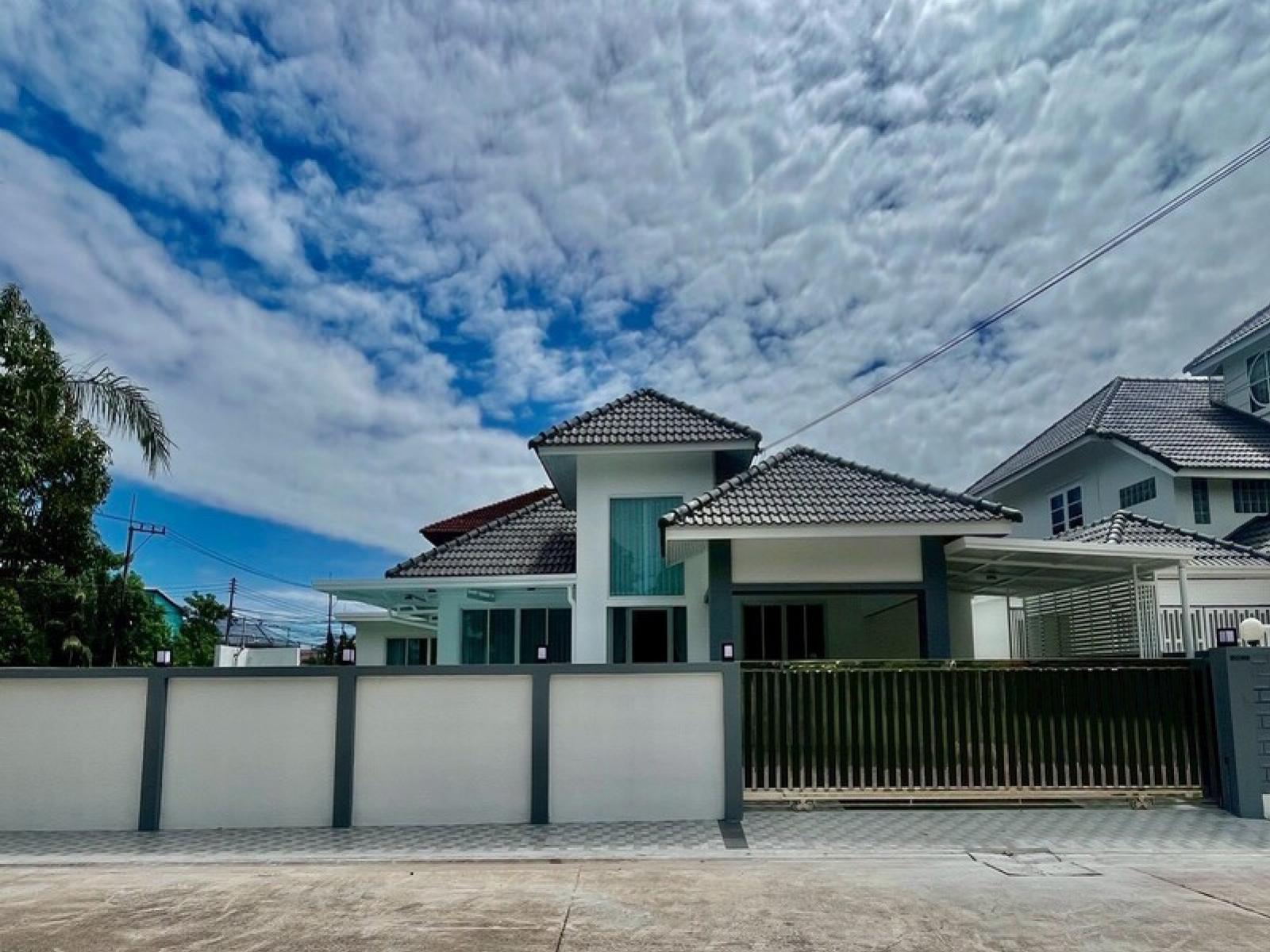 บ้านสมัยใหม่มีสระว่ายน้ำส่วนตัวขายที่สยามคันทรีคลับ บ้านสมัยใหม่มีสระว่ายน้ำส่วนตัวขายที่สยามคันทรีคลับ