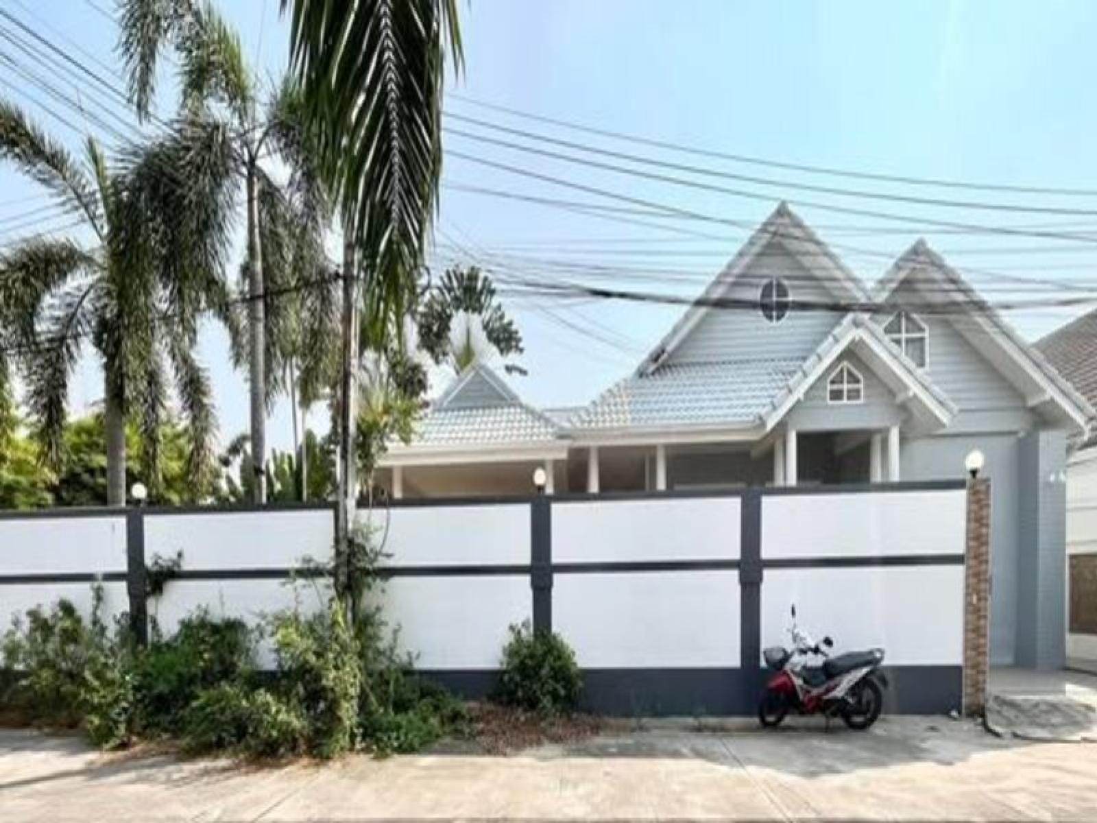 House with Private Pool & Garden in Pattaya Green Ville House with Private Pool & Garden in Pattaya Green Ville