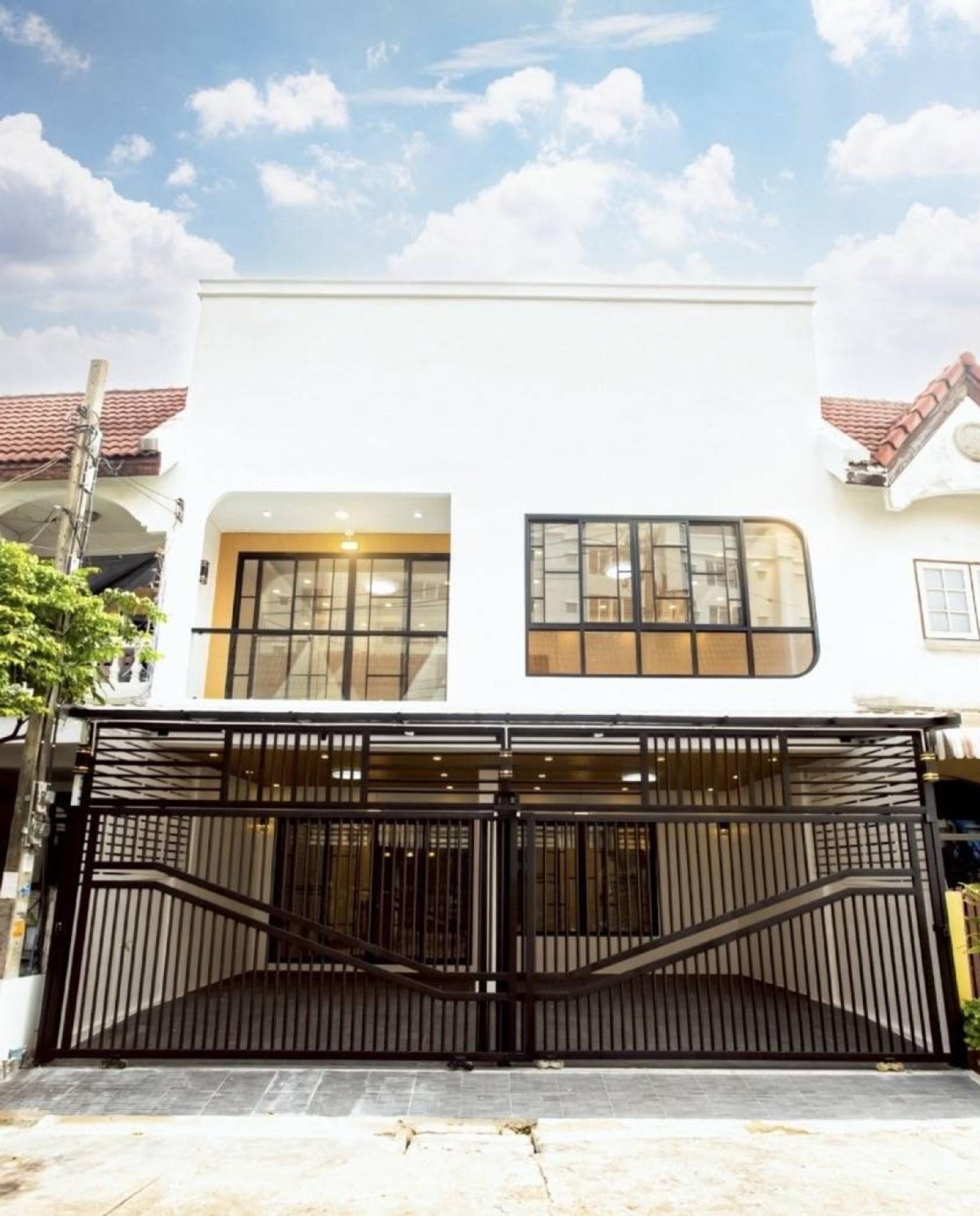 For Sale Zigzag House, Ladprao 93, Yaek 6 , wide frontage , newly renovated , Phlapphla , Wang Thong Lang , Bangkok , CX-165086 For Sale Zigzag House, Ladprao 93, Yaek 6 , wide frontage , newly renovated , Phlapphla , Wang Thong Lang , Bangkok , CX-165086