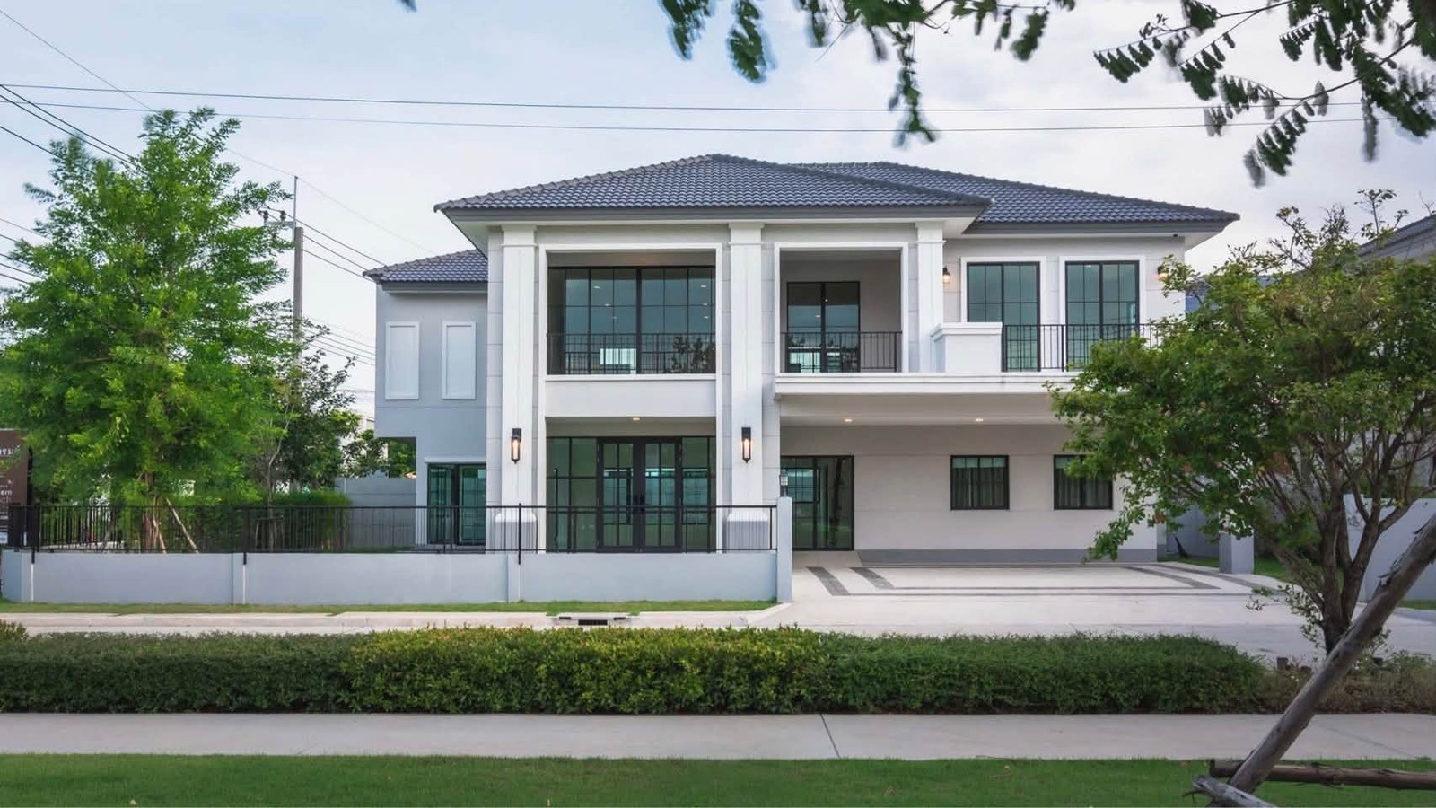 🔥 For sale, large detached house, corner house, Laddarom, Phutthamonthon Sai 3, plot next to clubhouse in front of the garden. The house follows Feng Shui principles💰 Special price reduction up to 6 million baht 🔥 For sale, large detached house, corner house, Laddarom, Phutthamonthon Sai 3, plot next to clubhouse in front of the garden. The house follows Feng Shui principles💰 Special price reduction up to 6 million baht