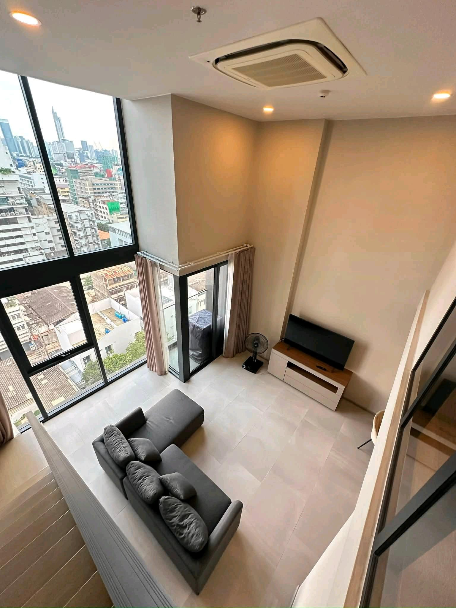 ✨ Duplex เพดานสูง ใจกลางเมือง ติดถนนบรรทัดทอง ใกล้สยาม และจุฬาลงกรณ์มหาวิทยาลัย พร้อมเข้าอยู่! – รูปที่ 2
