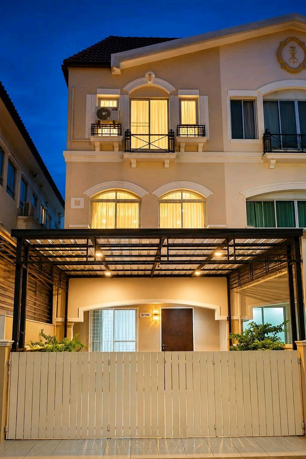 ✨ 🚆 House ready to move in, potential location, near Airport Rail Link Ramkhamhaeng and MRT Yellow Line, Kelantan Station, convenient travel.