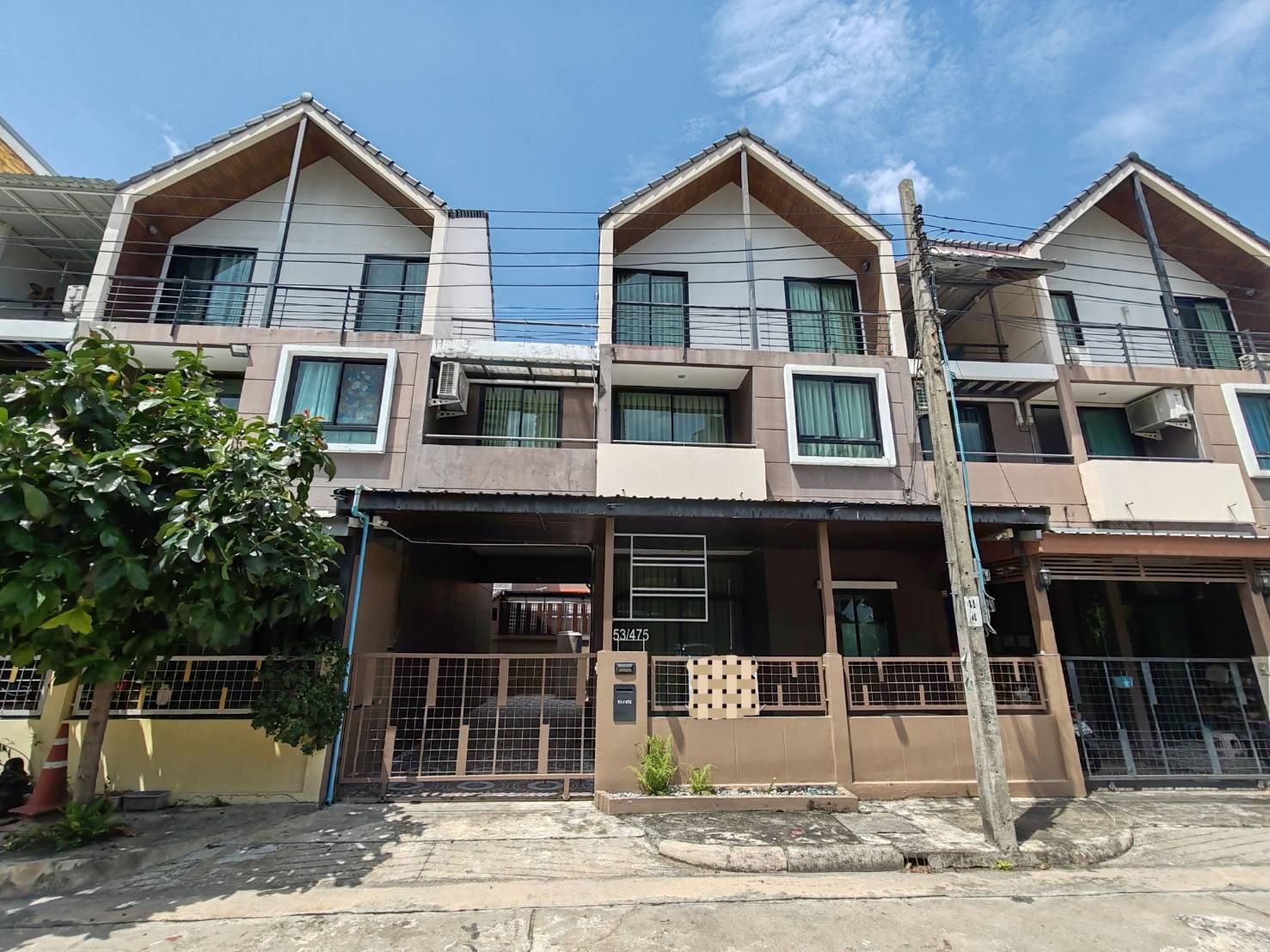 ขายด่วน! ทาวน์เฮ้าส์โครงการบ้านธงสิริ 3 ซอย บ้านกล้วย-ไทรน้อย จังหวัดนนทบุรี 