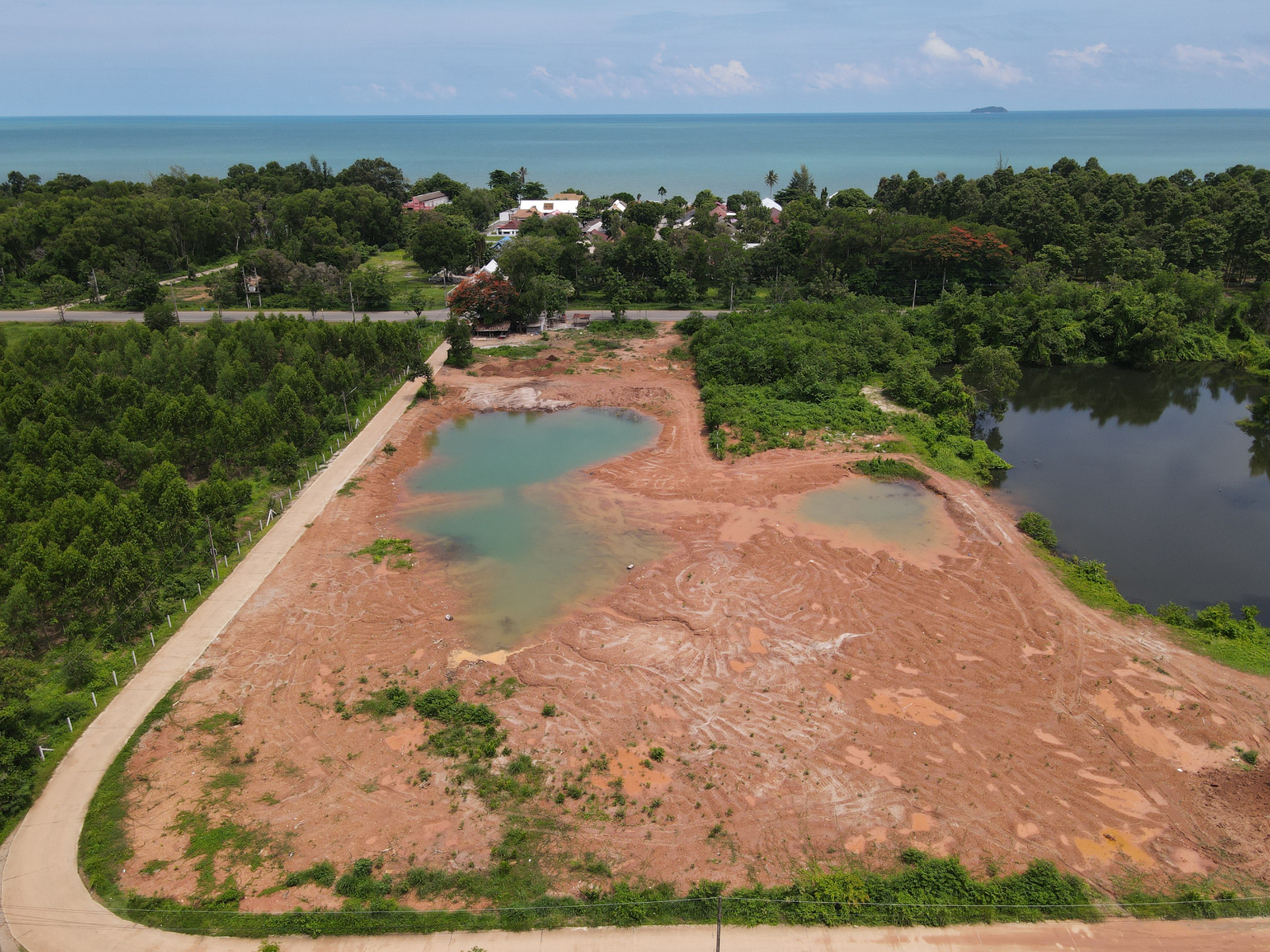 Selling the whole plot of land or dividing it into sales of already filled land, next to the main road, near Laem Mae Phim. Only 250m from the sea – รูปที่ 3